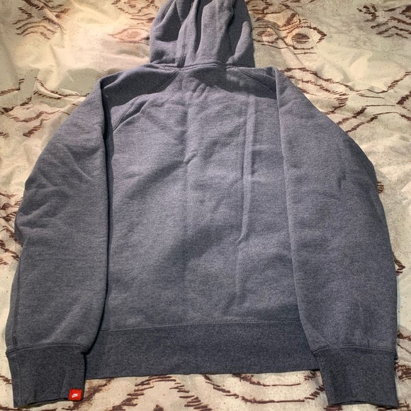 Men’s Nike Hoodie (Large, Fits Closer To A Medium). - Picture 2 of 3